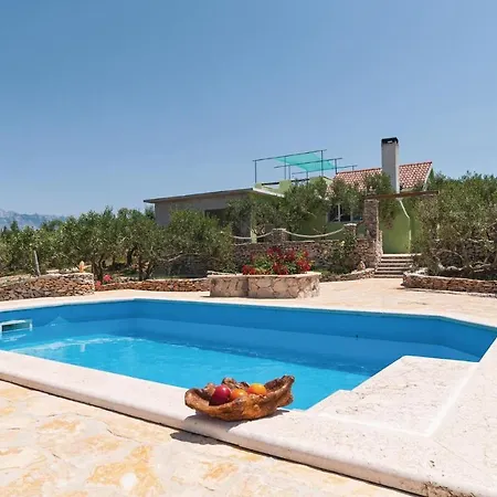 2 Bedroom Pet Friendly In *